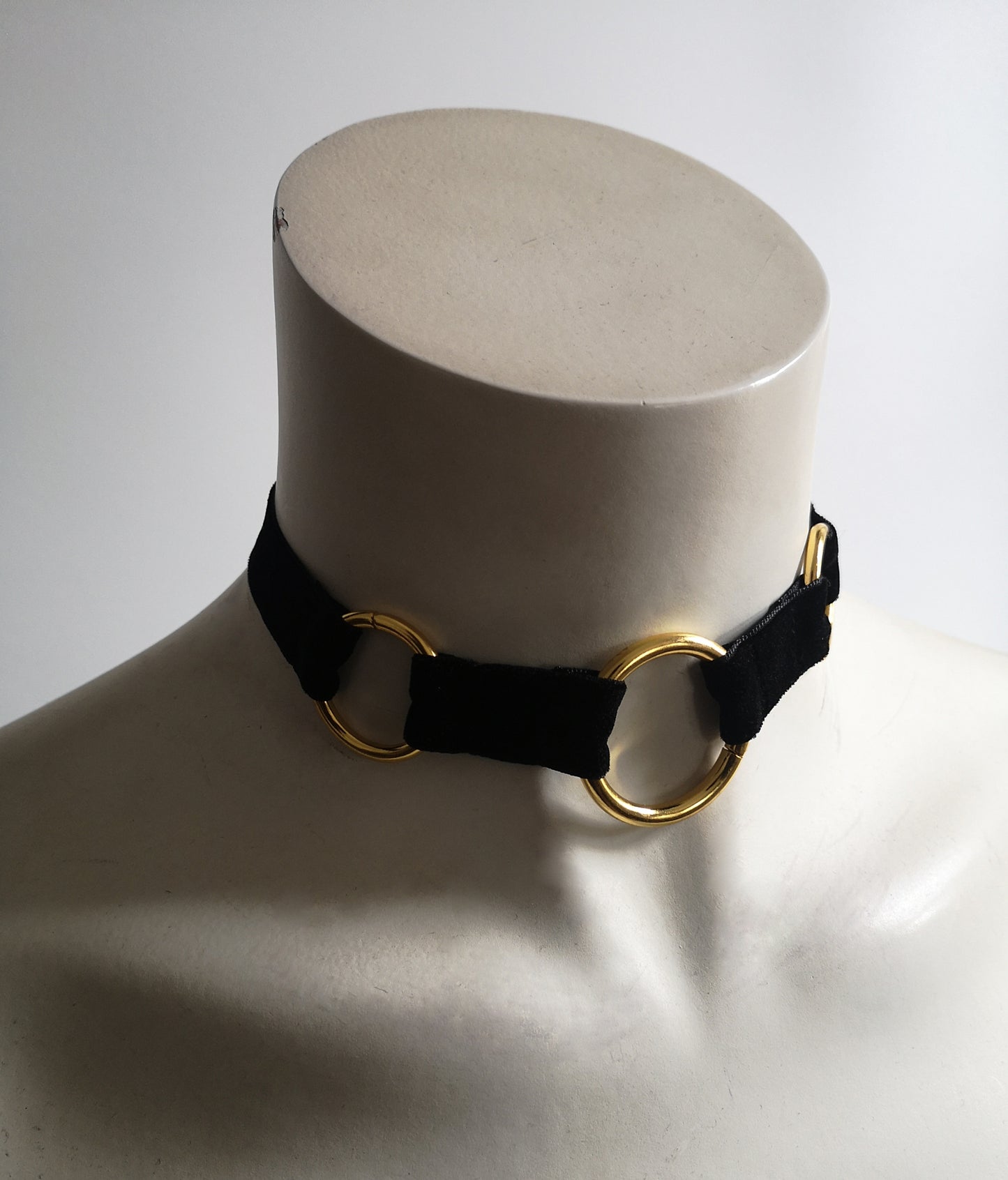 Velvet Triple Ring Choker -Gold