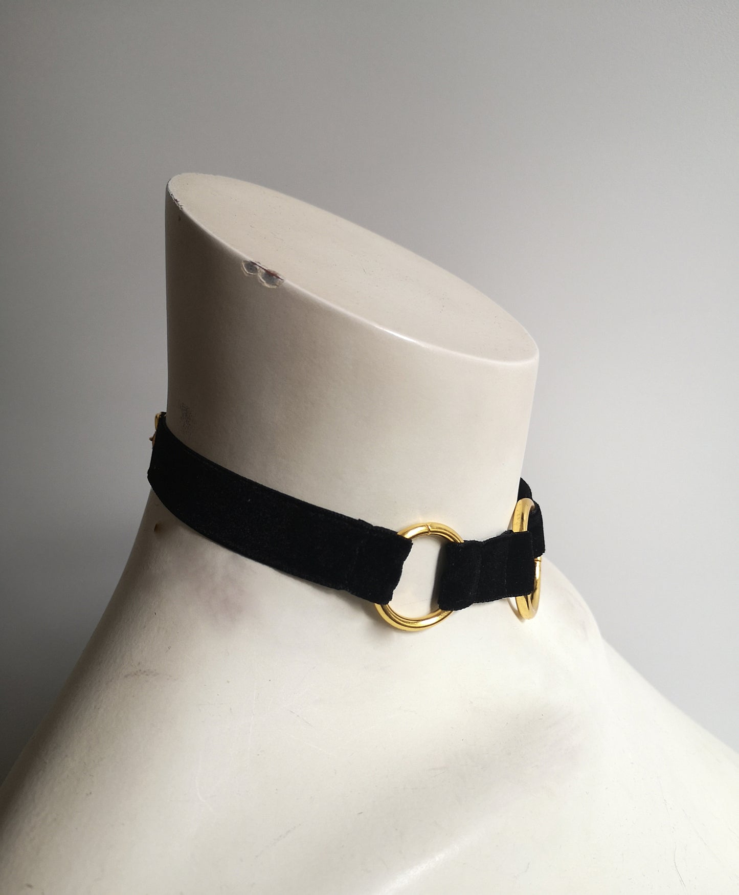 Velvet Triple Ring Choker -Gold