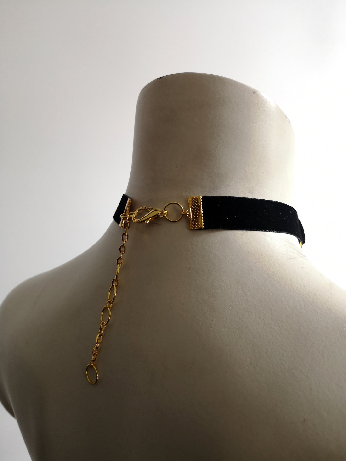 Velvet Triple Ring Choker -Gold