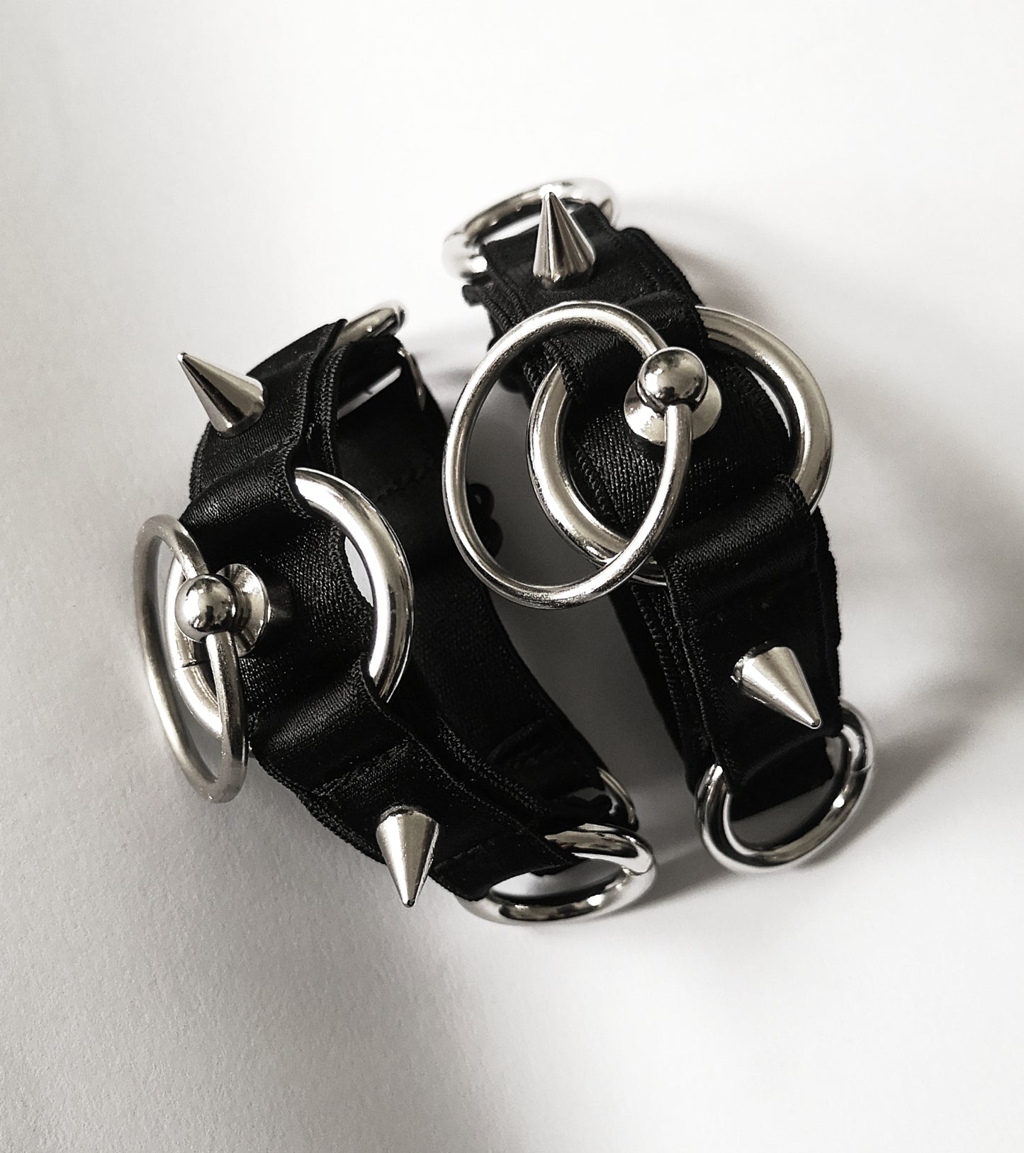 O Ring Spike Cuff(X1)